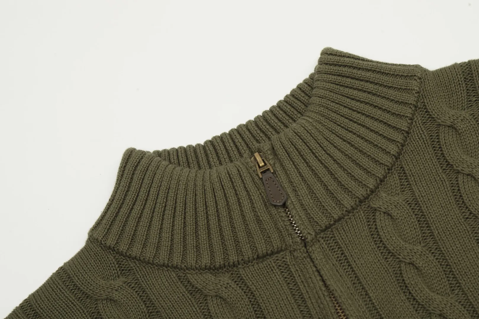 🅿️250 "Top quality" Style number: DS014# [Ralph Lauren half-zip solid color pony embroidered logo twist knitted sweater] ✅Ralph Lauren half-zip classic basic versatile unisex couple pullover sweater ✅Main supplier platform live broadcast Wholesale entity Replenish when out of stock Not removed from shelves ✅ZP quality 1:1 version Scan the code to enter the GF website Counter quality ✅Detailed quality The only one in Guangzhou Imported quality cotton yarn, focusing on high-end, cost-effective, good quality needless to say ✅The version is restored to the original order, the maximum size can be worn up to 200 pounds, loose, comfortable and stress-free ✅The upper body is simple and easy to match, ootd must-have style, good-looking clothes are never picky, a must-have wardrobe recommendation Size: S-XL Color: Navy blue, off-white, black, gray, khaki, light blue, yellow, pink, olive green, Chinese red